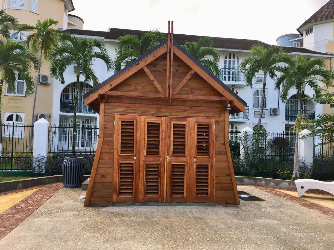 Castle By The Shore Ocho Rios Exterior photo