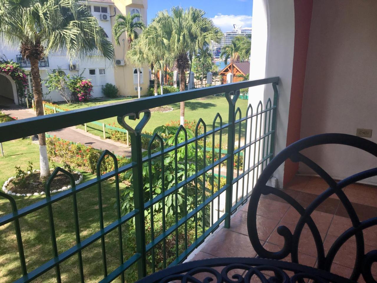 Castle By The Shore Ocho Rios Exterior photo