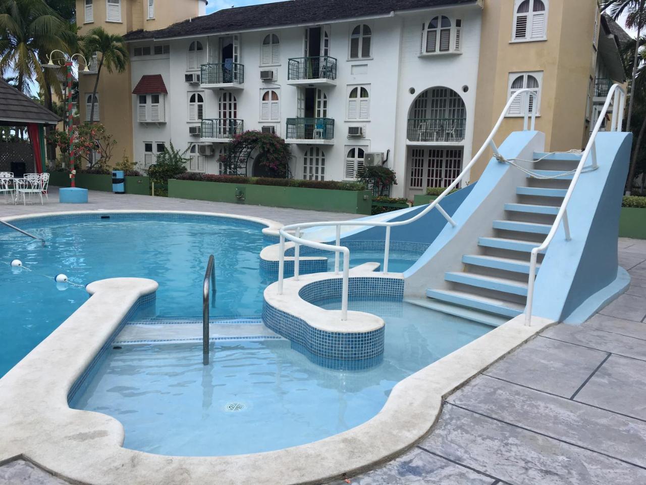 Castle By The Shore Ocho Rios Exterior photo