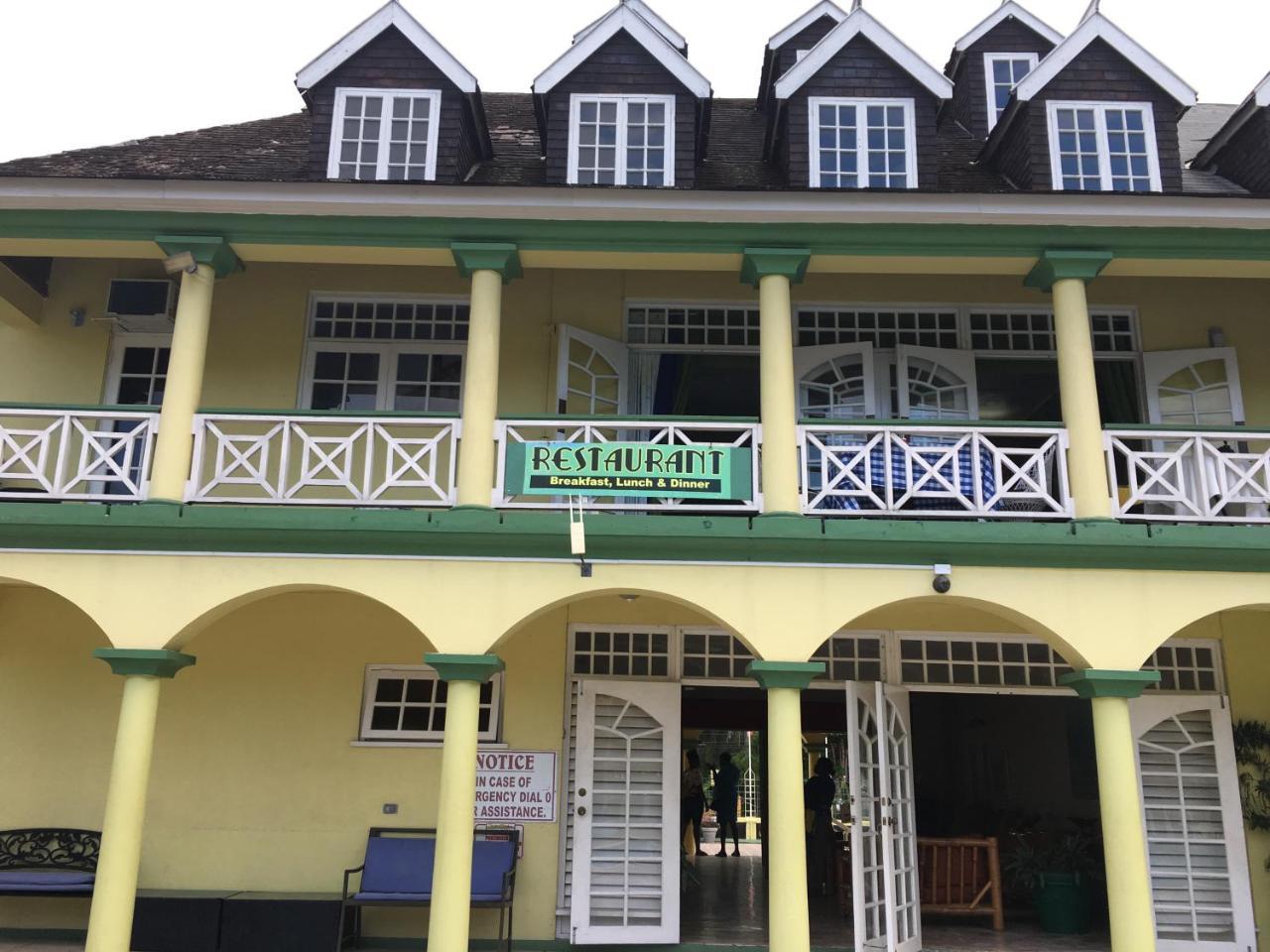 Castle By The Shore Ocho Rios Exterior photo